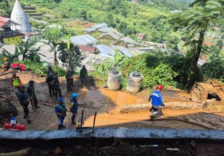 Kemensos Bakal Beri Santunan Bagi Korban Banjir dan Longsor di Bogor. (Foto: Danadaya/Inews Media Group)