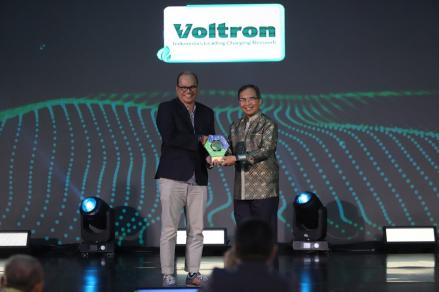 Voltron Indonesia Raih Penghargaan IDX Channel Anugerah ESG 2025 untuk Jasa Energi Terbarukan (FOTO:Aldhi Chandra/iNews Media Group)