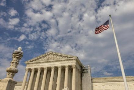 Mahkamah Agung Izinkan Trump Lakukan PHK Massal ke Pegawai Federal (FOTO:Laman Investing)