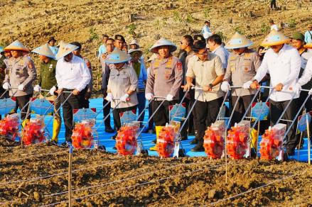 Kapolri Targetkan Polisi Tanam Jagung 1 Juta Hektare hingga Akhir 2025. (Foto: Inews Media Group)