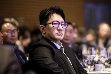 Pimpinan Hybe Bang Si-hyuk Diperiksa Otoritas Korsel, Diduga Tipu Investor Soal IPO. Foto: Newsis.