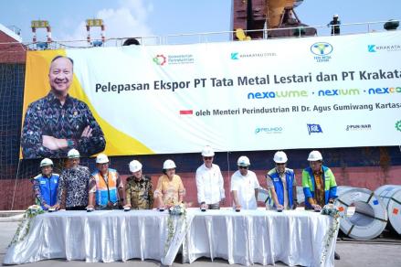 Menperin Lepas Ekspor 10 Ribu Ton Baja Lapis ke AS, Nilainya Rp205,4 Milliar. (Foto: Ferdi Rantung/Inews Media Group)