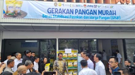 Beras SPHP Disebar ke 5.302 Titik, Pos Indonesia Jadi Garda Terdepan Distribusi. (Foto Tangguh/IMG)