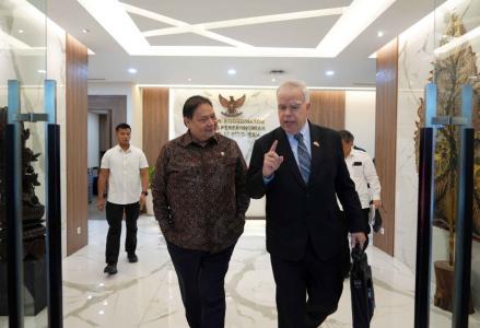 Airlangga Bertemu Diplomat Baru AS, Bahas Investasi hingga Proses Aksesi ke OECD. (Foto: Dok. Kemenko Perekonomian)