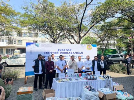 Mendag Proyeksi Ratusan Ribu Ponsel Palsu Beredar di Toko Online Sejak 2023. (Foto: Iqbal Dwi Purnama/Inews Media Group)
