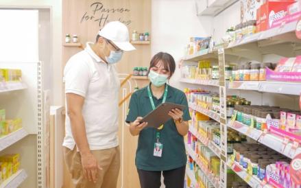 PT Erajaya Swasembada Tbk (ERAA) resmi melepas seluruh kepemilikan sahamnya pada Caring Pharmacy dan Apotek Wellings. (Foto: Dok. Apotek Wellings)