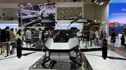 Mobil Terbang Xpeng Pikat Perhatian Pengunjung GIIAS 2025, Begini Penampakannya. (Foto Fadli R/IMG)