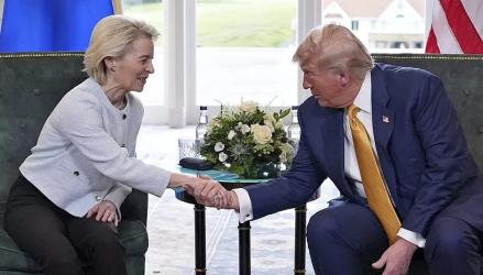 Euro dan Saham Eropa Menguat usai Trump Pangkas Tarif Jadi 15 Persen. (Foto: AP)