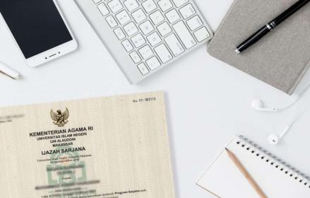 Bukan Sekadar Kertas, Kenapa Ijazah Pendidikan Sangat Penting? Ini Alasannya! (Foto: Kenapa Ijazah Pendidikan Sangat Penting)