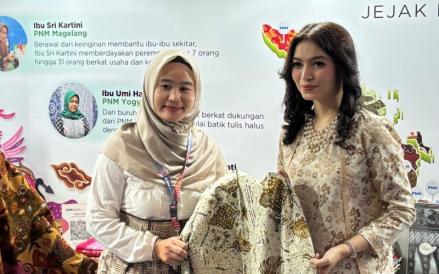 Nasabah binaan PNM Mekaar kembali digandeng untuk memamerkan karya batiknya dalam Gelar Batik Nusantara (GBN) 2025. (Foto: Dok. PNM)