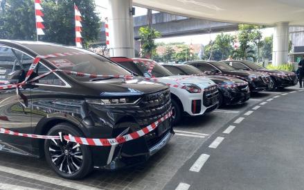 Kejagung Sita Lima Mobil Mewah Milik Riza Chalid, Ini Penampakannya (Ari Sandita/iNews Media Group)