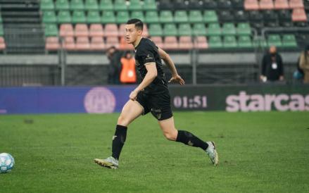 Bek tengah Timnas Indonesia, Jay Idzes dilaporkan akan berlabuh ke tim Seria A, Sassuolo. (Foto: Dok. Venezia FC)