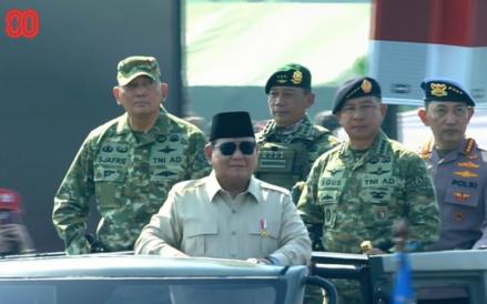 Presiden Prabowo Cek Pasukan Gelar Kehormatan Militer di Batujajar, Naik Maung dengan Panglima TNI (Foto: Biro Setpres)