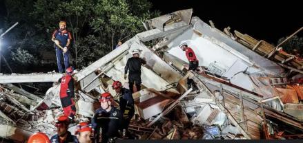 Turki Diguncang Gempa 6,1 Skala Richter, Ratakan Bangunan di Wilayah Balikesir Timur Laut (FOTO:Dok Laman BBC)