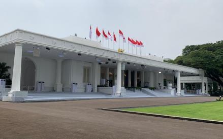 Istana Kepresidenan, Jakarta, mulai bersolek  menjelang peringatan Hari Ulang Tahun ke-80 Republik Indonesia. (Binti Mufarida/iNews Media Group)