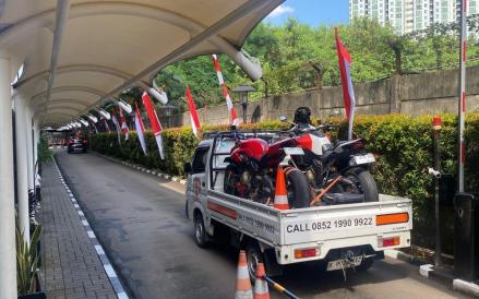 Dua Motor Ducati Barang Bukti OTT Wamenaker Tiba di KPK
