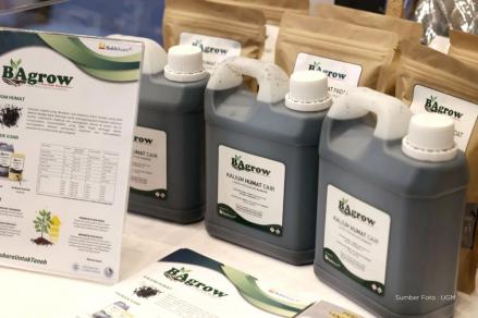 Dukung Swasembada Pangan, PTBA dan UGM Hadirkan Produk Kalium Humat dari Hilirisasi Batu Bara. Foto: PTBA.