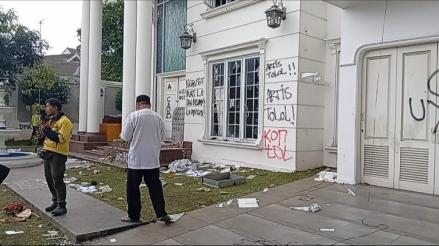 MUI Minta Massa Kembalikan Barang Hasil Jarahan kepada Pemiliknya. (Foto iNews Media Group)