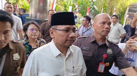 Dipanggil KPK Lagi soal Kasus Kuota Haji, Eks Menag Gus Yaqut Bawa Map Biru. (Foto Nur Khabibi/IMG)