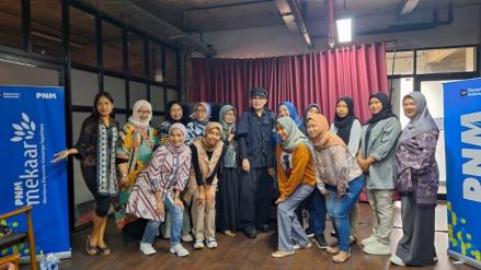 Bersama Rinaldy Yunardi, PNM Bawa 14 Perempuan Hebat ke Panggung Dunia Industri Kreatif. Foto: PNM.