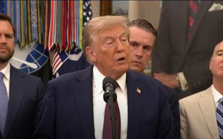 Presiden AS, Donald Trump kembali tampil di depan publik sebagai bukti untuk menepis rumor sakit keras. (Foto: NBC News)