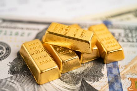 Harga Emas Cetak Rekor, Pilih ANTM, BRMS, atau Saham Emas Lain?