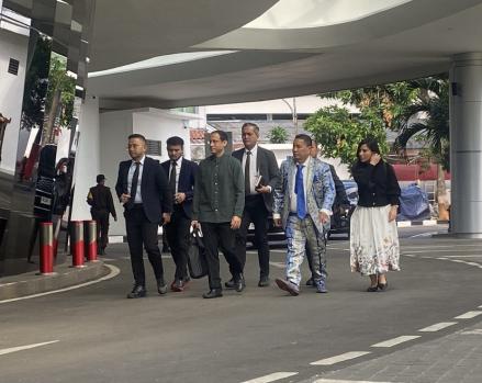 Nadiem Tiba di Kejagung, Siap Diperiksa Terkait Dugaan Korupsi Laptop Chromebook. (Foto: Ari Sandita/Inews Media Group)