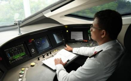 KAI menyatakan, seluruh masinis yang diperbantukan di KCIC kini mengendalikan seluruh perjalanan kereta cepat Whoosh. (Foto: Dok. KAI)