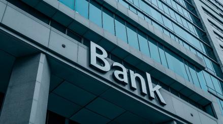 Koreksi Saham Bank Dinilai Berlebihan, Saat Tepat buat Akumulasi? (Foto: Freepik)