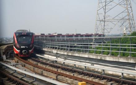 Gangguan Sinyal, Perjalanan LRT Lintas Stasiun Jati Mulya Sempat Terkendala (LRT Jabodebek)
