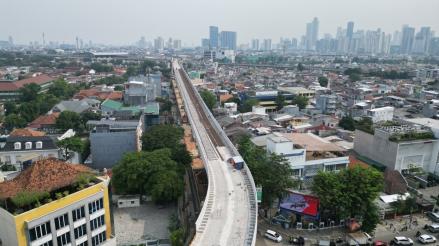 Progres Terbaru Proyek LRT Jakarta Fase 1B Velodrome-Manggarai di Jalan Pemuda-Pramuka. (Foto Istimewa)