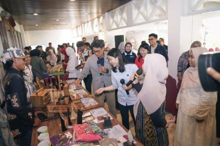 Beri Tips Tembus Pasar Global, Sandiaga Uno Dorong UMKM Perhatikan Kemasan Produk