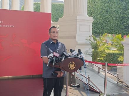 Segini Rincian Gaji Hasan Nasbi sebagai Komisaris Pertamina Menurut Aturan BUMN