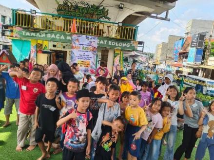 PNM Peduli Hidupkan Literasi Anak di TBM Kolong Ciputat