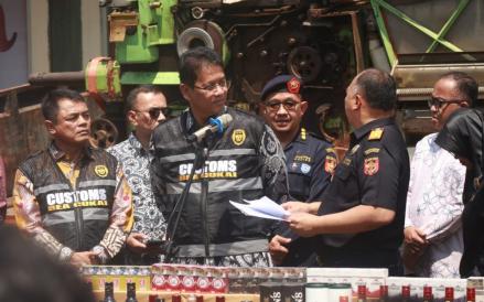 Menkeu Purbaya Lanjutkan Roadshow Jawa, Beri Pesan Ini ke Pegawai Kemenkeu Bea Cukai Tanjung Emas