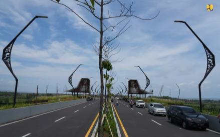Kementerian PU menuntaskan Jembatan Pandansimo dalam rangka memperkuat konektivitas di wilayah pesisir selatan Pulau Jawa. (Foto: Dok. PU)