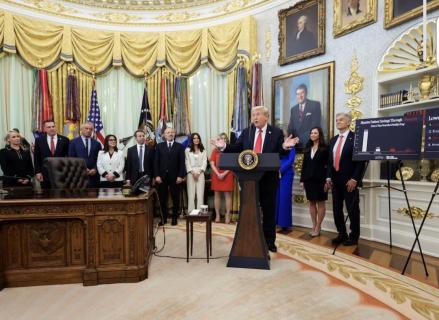 Trump, Merck KGaA Sepakat Pangkas Beberapa Harga Obat IVF (FOTO:Dok Laman Reuters)