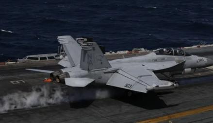 Jet dan Helikopter Angkatan Laut AS Jatuh di Laut Cina Selatan, Para Awak Selamat (FOTO:Dok Laman Forbes)