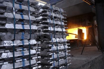 Perusahaan China Ekspansi Smelter di Indonesia, Picu Kekhawatiran Surplus Aluminium. (Foto: Shutterstock)