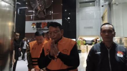 KPK Geledah PN Depok, Sita Uang Tunai Dolar AS Setara Rp839 Miliar. (FOTO: MNC Media)