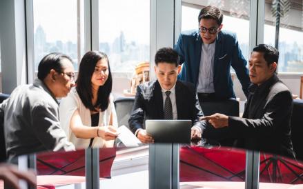 Strategi Efektif untuk Memperkuat Hubungan Internal Perusahaan