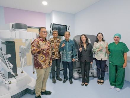 Eka Hospital MT Haryono Luncurkan Summit Robotic & Endourology Institute, Pusat Layanan Transformasi Bedah Robotik Urologi. (Foto: iNews Media Group)