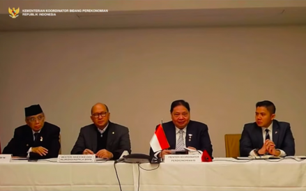 Presiden RI Prabowo Subianto dan Presiden AS Donald Trump resmi menandatangani dokumen perjanjian perdagangan resiprokal. (Foto: iNews Media/Anggie Ariesta)