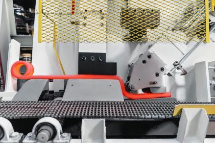 Saham INDS ARB 3 Hari Beruntun usai Reli, Analis Soroti Masalah Ini. (Foto: Indospring)