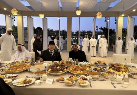 Momen Prabowo Berbuka Puasa Bersama Pangeran MBZ di Abu Dhabi (FOTO:Dok Instagram Prabowo & Sekretariat Kabinet)