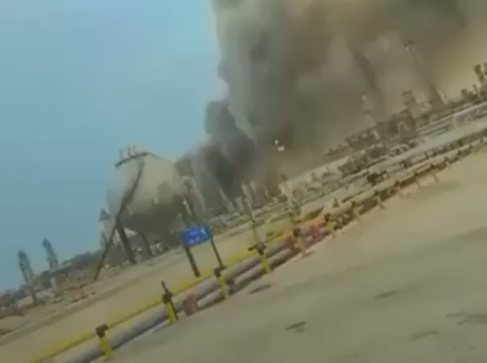 Drone Iran Hantam Kilang Minyak Terbesar di Arab Saudi. (Foto: X/MiddleEastEye)