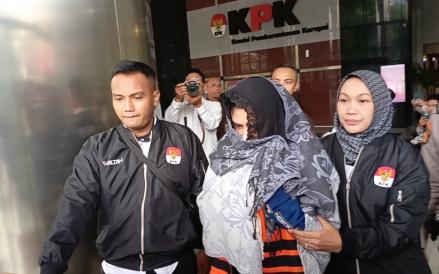 Bupati Pekalongan Fadia Arafiq Kenakan Rompi Oranye, Begini Penampakannya
