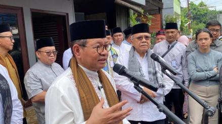 Viral Aksi Penempelan Stiker QR Code Judol, Pramono Minta Satpol PP Ambil Tindakan. (Foto: MNC Media)