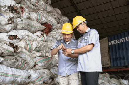 Apa Bisnis OILS? Produsen Minyak Kelapa dan Tepung Kopra, Ini Profil Singkatnya. (Foto: OILS)