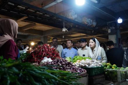 Wamendag Sidak Pasar Ciputat, Stok Pangan Cukup Meski Harga Cabai dan Bawang Melonjak